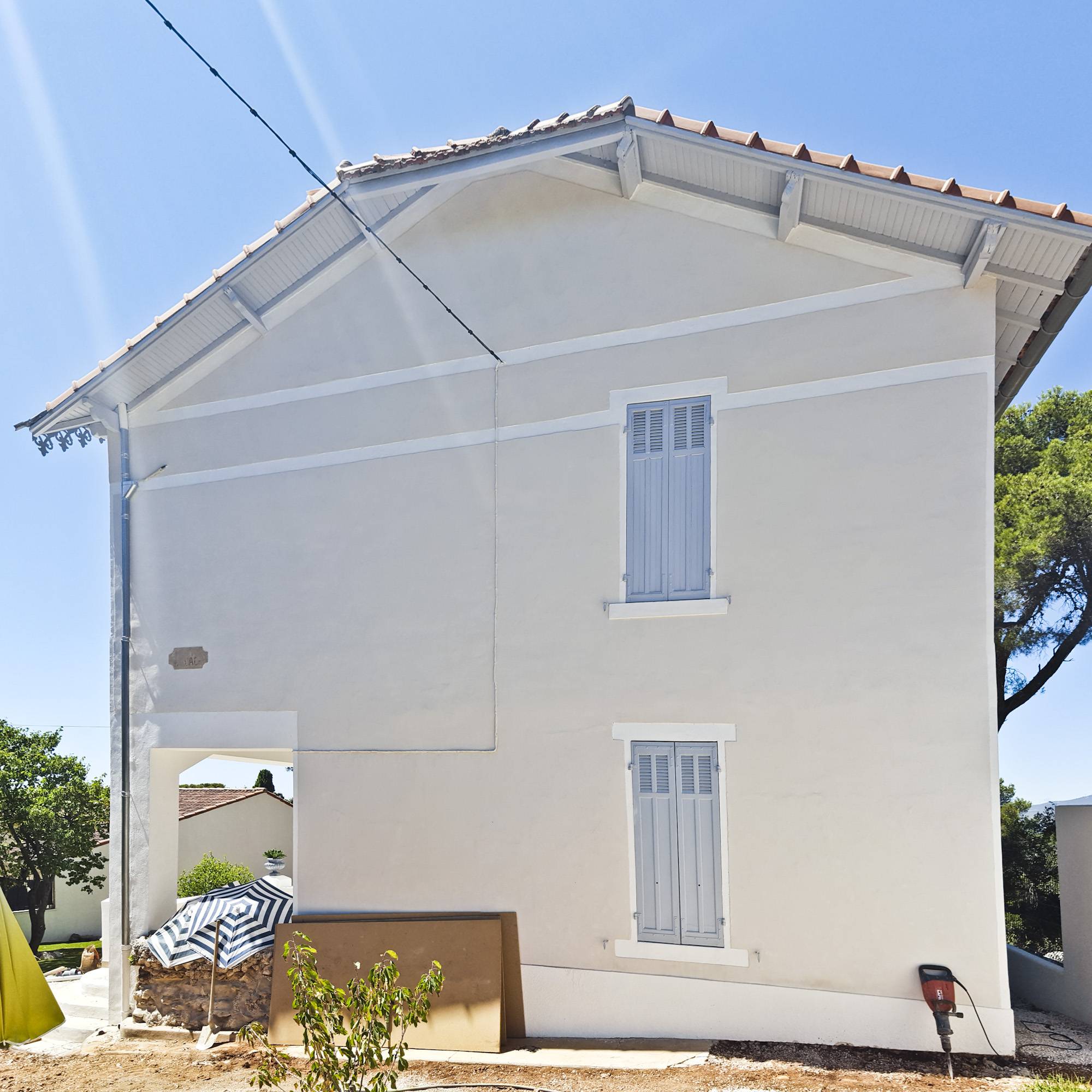 Ravalement de façades à l'enduit chaux Marmorino et au lait de chaux d'une villa contemporaine à Marseille (13012)
