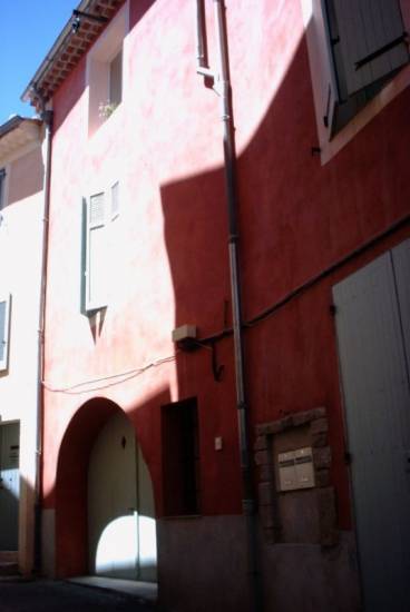 Ravalement de plusieurs façades dans le village de Trets