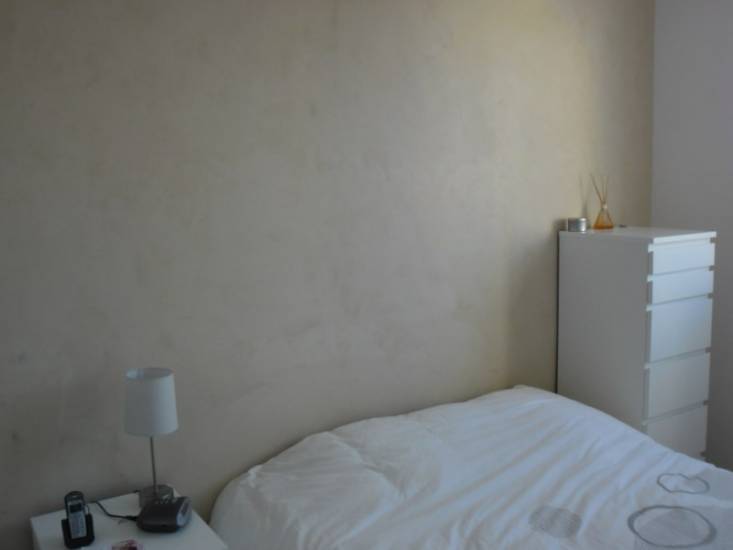 Murs en stuc ciré de diverses pièces d'un appartement à la Ciotat