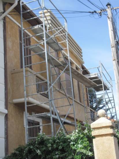 Ravalement d'une façade donnant sur la rue à Marseille (avant/après)