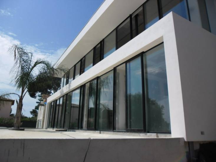 Isolation Thermique par l'Extérieur (ITE) finition stuc enduit chaux Marmorino d'une villa contemporaine à Sanary-sur-Mer (83110) - Architecte M. Rudy Ricciotti