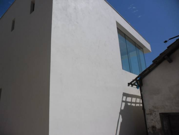 Isolation Thermique par l'Extérieur (ITE) finition stuc enduit chaux Marmorino d'une villa contemporaine à Sanary-sur-Mer (83110) - Architecte M. Rudy Ricciotti