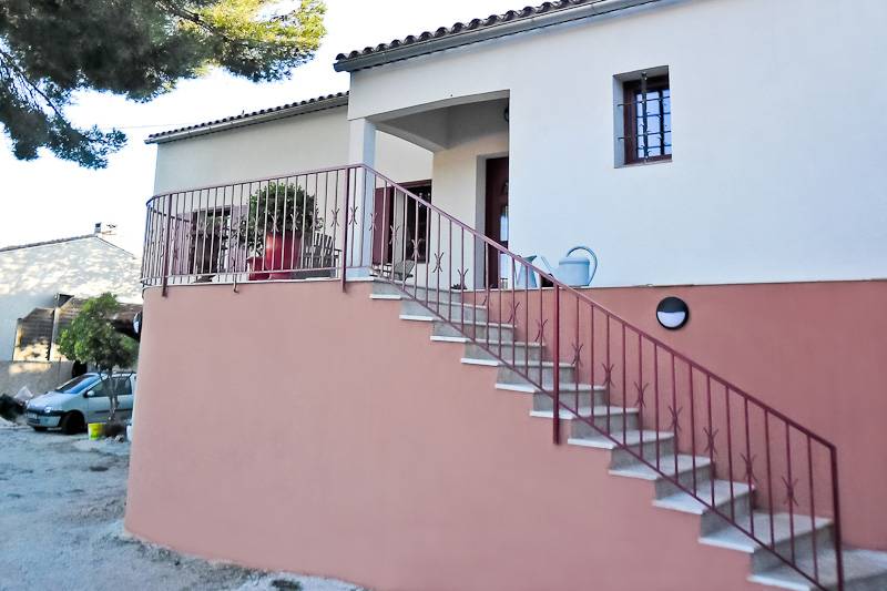 Luminosité et constrastes de couleurs pour cette villa d'Ollioules (83)