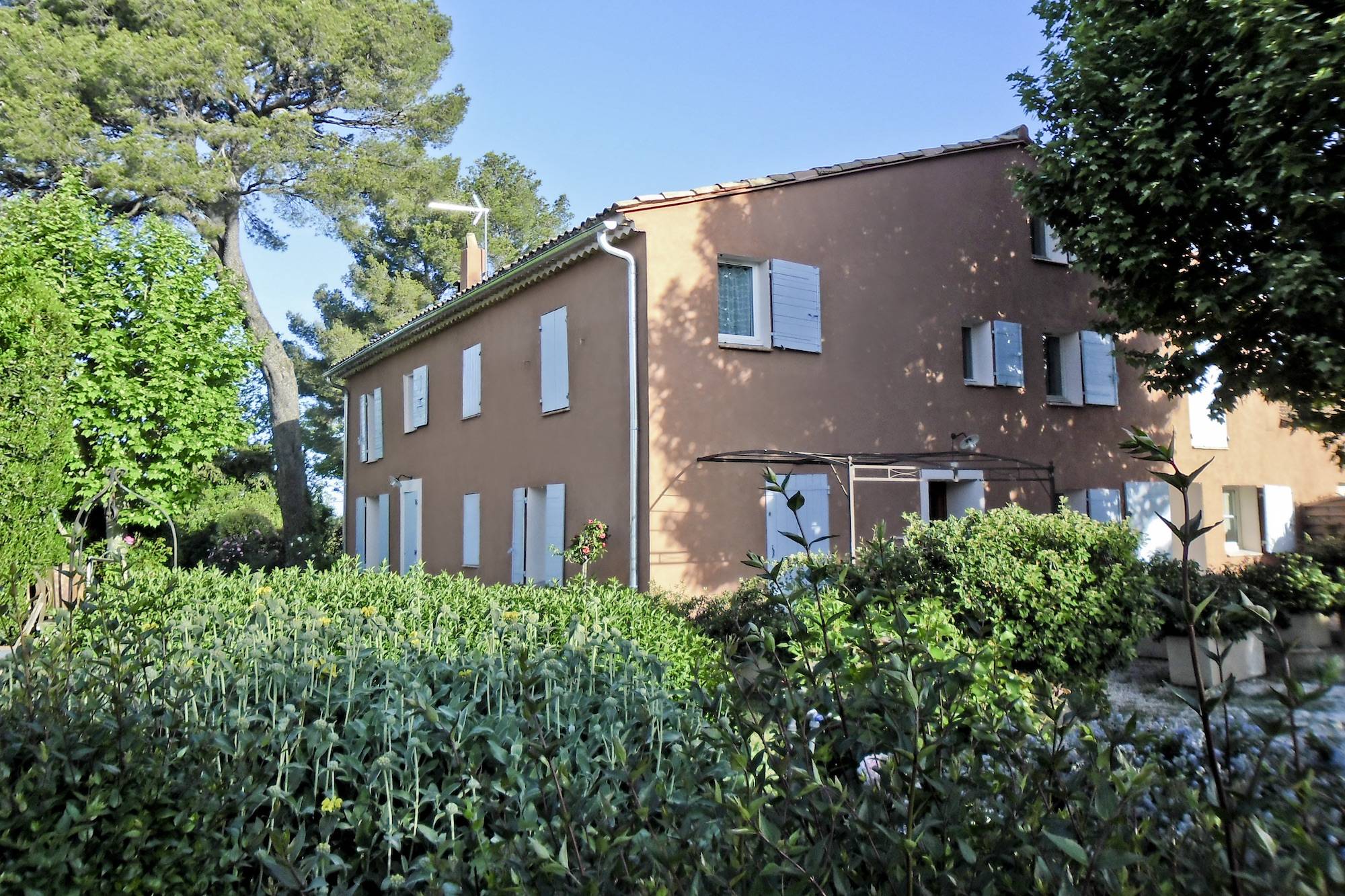 Réhabilitation / Ravalement de façades à l'enduit chaux Marmorino d'une vieille ferme à Aix-en-Provence (13100) - Chantier réalisé en 2015