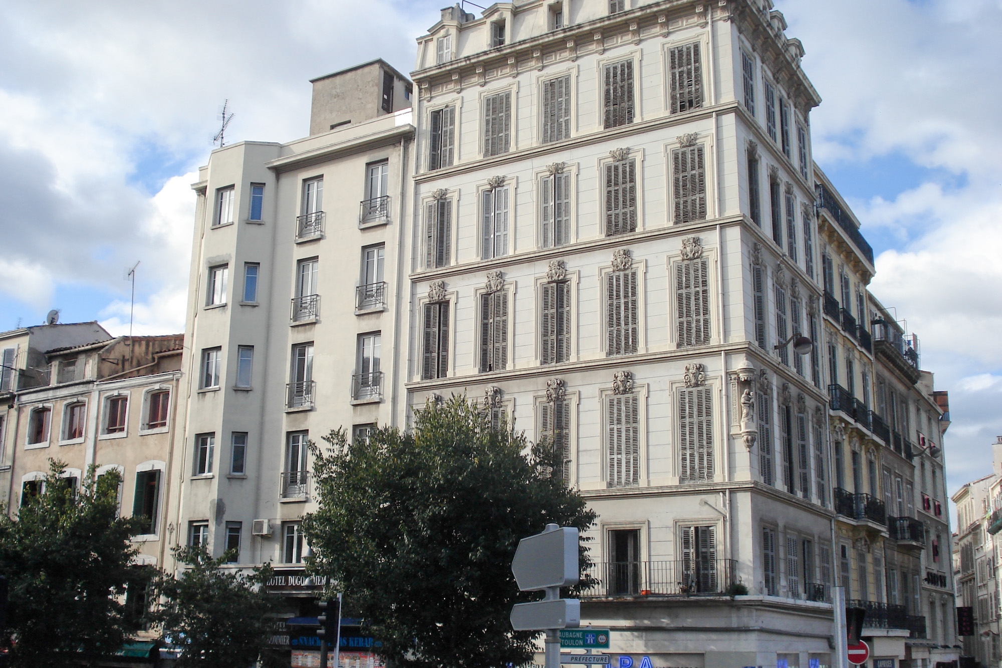 Ravalement de façades à l'enduit chaux Marmorino et lait de chaux Punto Calce du 25 bd Dugommier 13001 Marseille