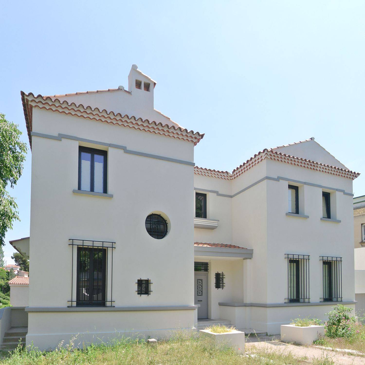 Ravalement de façades à l'enduit chaux Bericalce Marmorino et lait de chaux Punto Calce d'une villa art-déco au Roucas Blanc à Marseille 13008