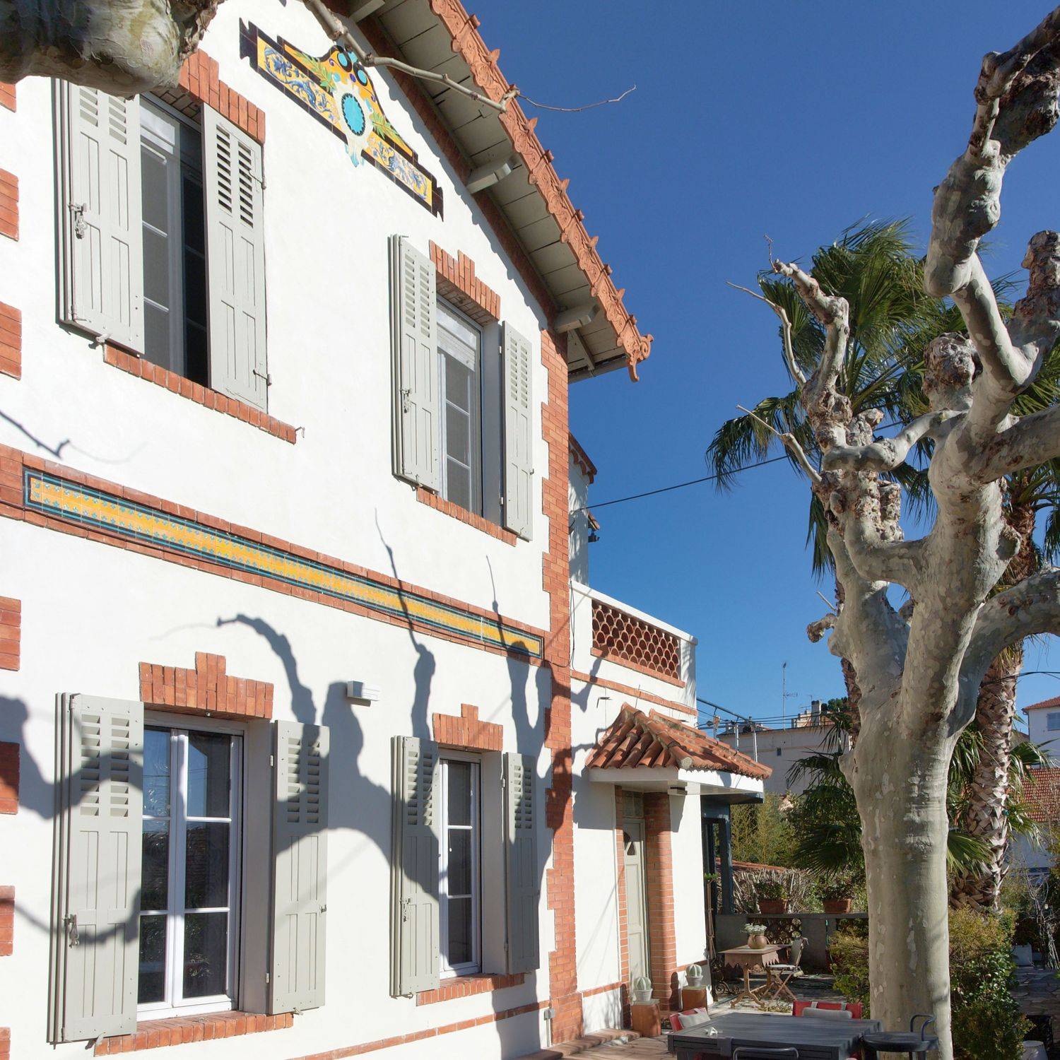 Isolation Thermique par l'Extérieur (ITE) Relius Therm finition enduit chaux Bericalce Marmorino d'une villa bourgeoise dans les hauts de Mourepiane à Marseille (13016)
