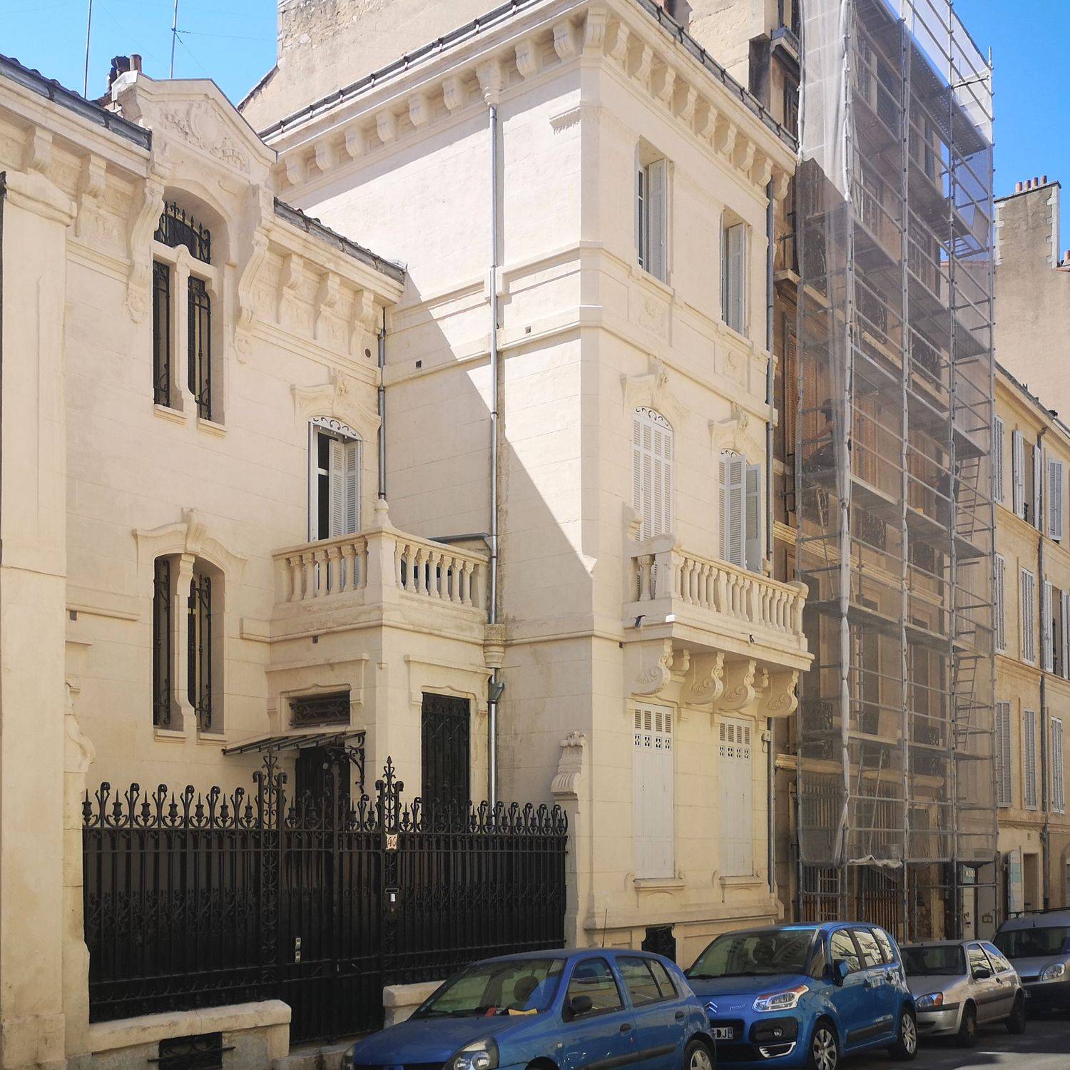 Ravalement / Réhabilitation des façades et éléments en pierre de taille d'un ancien hôtel particulier à Marseille (13001)