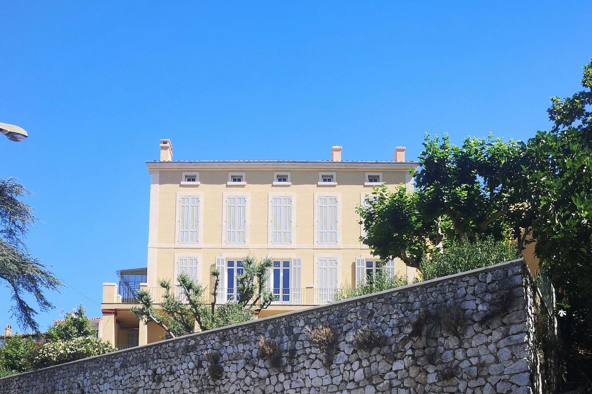 Réhabilitation d'une bastide provençale à Allauch (13190), ravalement de façades à l'enduit chaux NHL 3,5 et lait de chaux Punto Calce