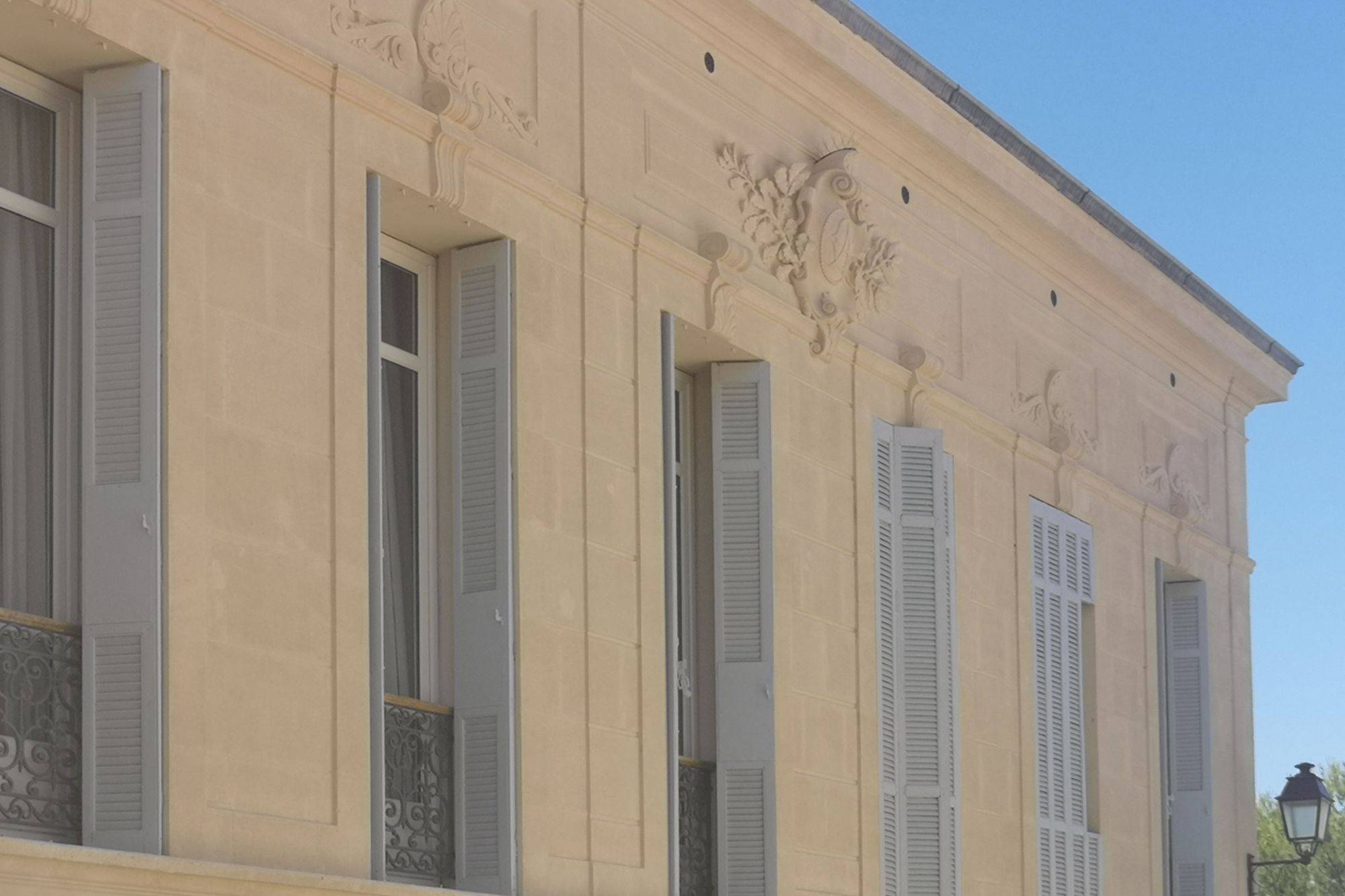 Réhabilitation d'une bastide provençale à Allauch (13190), ravalement de façades à l'enduit chaux NHL 3,5 et lait de chaux Punto Calce