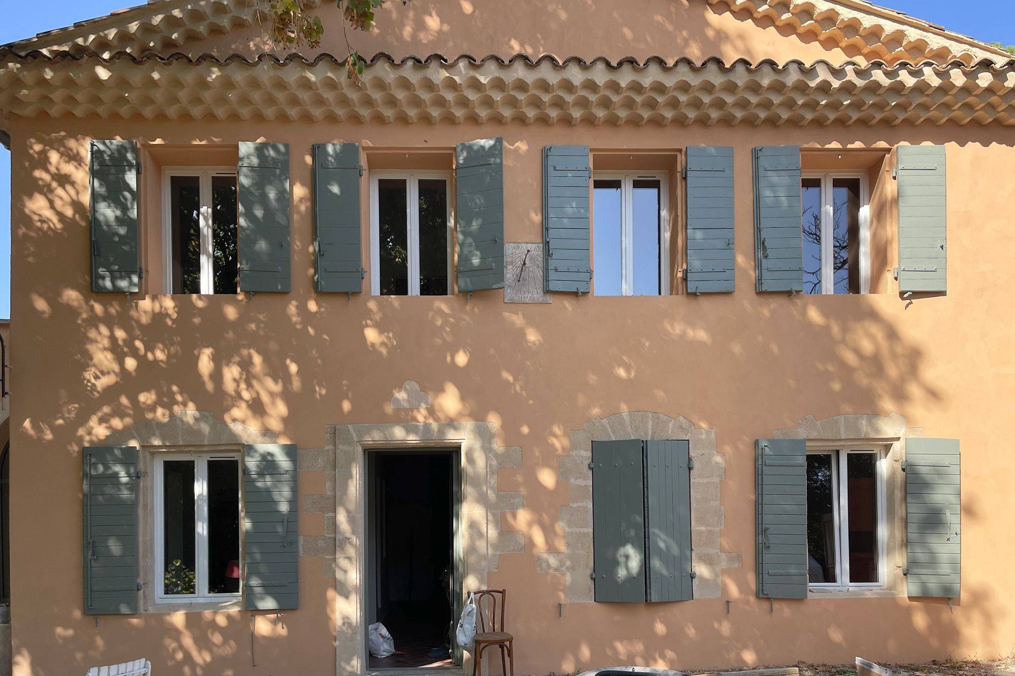 Réhabilitation / Ravalement de façades en enduits chaux d'une ancienne bastide provençale à Aix-en-Provence (13100)