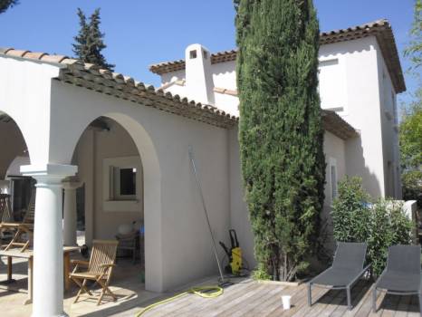 Ravalement de façades, finition serrée d'une Villa à Marseille