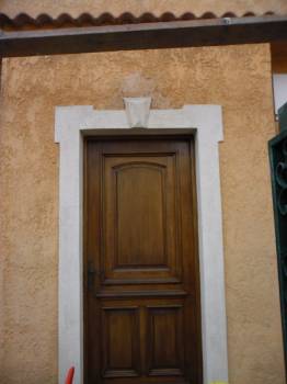 Ravalement d'une façade donnant sur la rue à Marseille (avant/après)