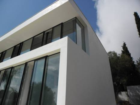Isolation Thermique par l'Extérieur (ITE) finition stuc enduit chaux Marmorino d'une villa contemporaine à Sanary-sur-Mer (83110) - Architecte M. Rudy Ricciotti
