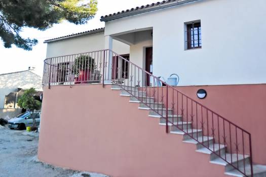 Luminosité et constrastes de couleurs pour cette villa d'Ollioules (83)