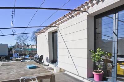 Ravalement de façades et Isolation Thermique par l'Extérieur (ITE) Relius Therm, finition enduit chaux Marmorino frottassé fin et stuc d'une maison à Peyrolles-en-Provence (13860) - Chantier réalisé en 2017