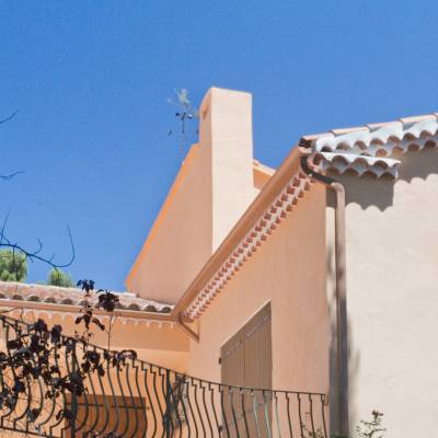 Ravalement de façades à l'enduit chaux Marmorino d'une villa contemporaine à Marseille (13012)