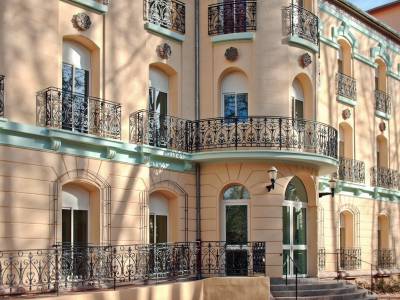 Rénovation des façades du Château de Pioule au lait de chaux Bericalce Punto Calce au Luc-en-Provence (83340)