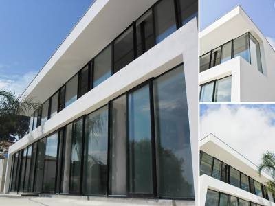 Villa à Sanary-sur-Mer, architecte M. Rudy Ricciotti : Marmorino lissé sur ITE